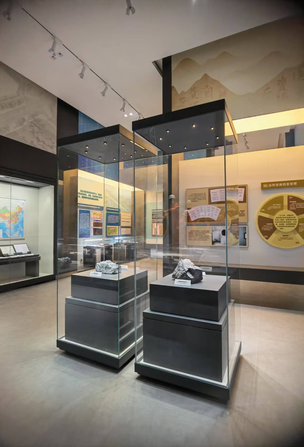 博物馆独立玻璃柜的设计要求